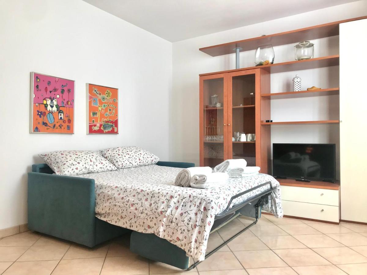 Casa Rosella Apartment เบซเซ็กกา ภายนอก รูปภาพ